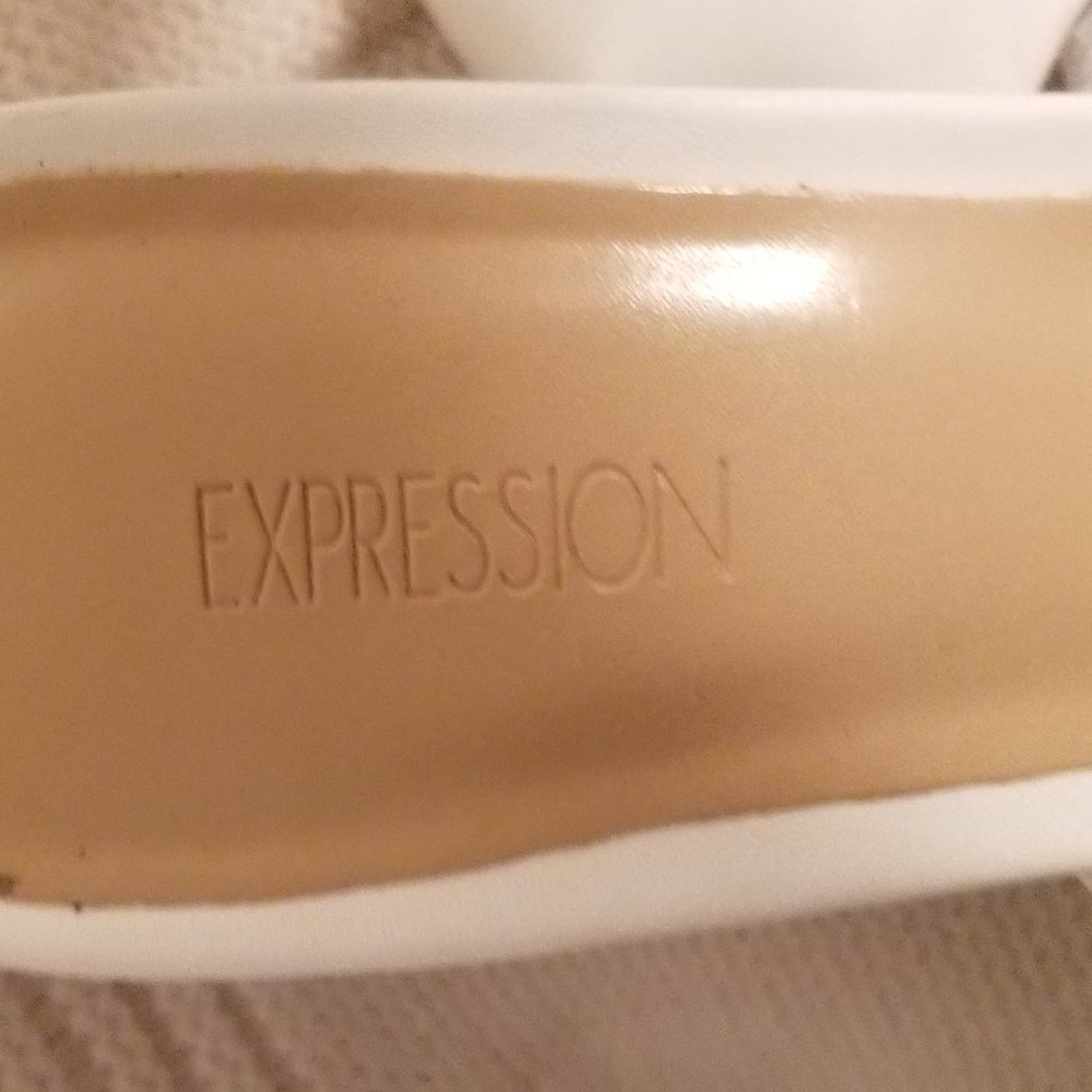 SHOES - Picture 3 of 4